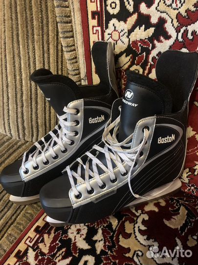 Коньки хоккейные