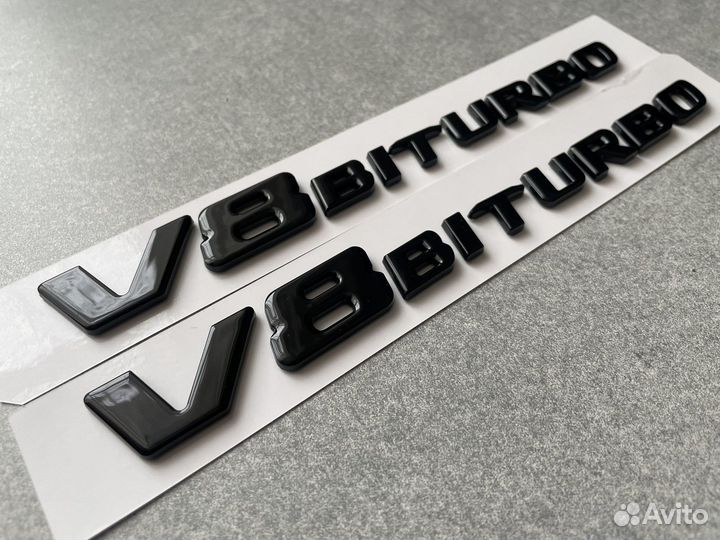 Шильдик V8 biturbo черный глянец