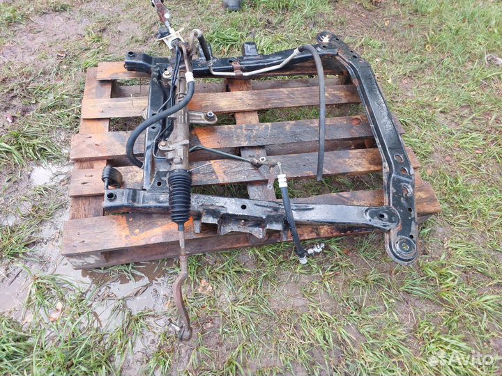 Подрамник в сборе на Рено Логан