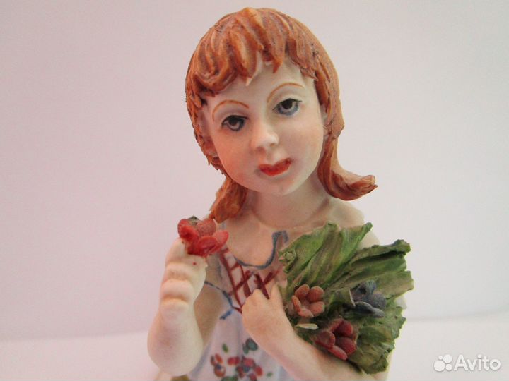 Статуэтка девочка фарфор Каподимонте Lory Италия