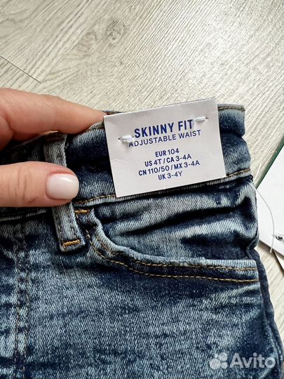 Джинсы новые zara для мальчика 104/110