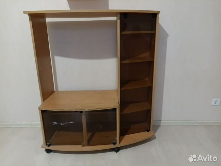 Стенка в гостиную с тумбой под телевизор, бу. Свет