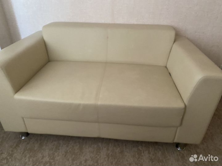 Офисный кожаный диван