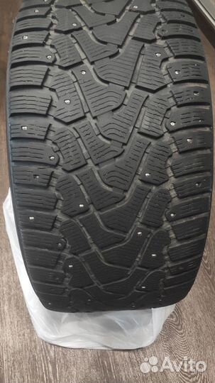 Pirelli Ice Zero 275/40 R20 и 315/35 R20 110T