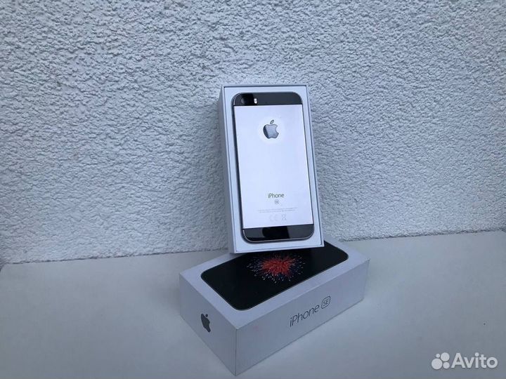iPhone SE, 128 ГБ