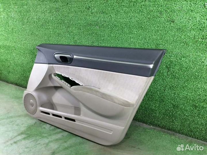 Обшивка двери передняя правая Honda Civic FD1 R18A