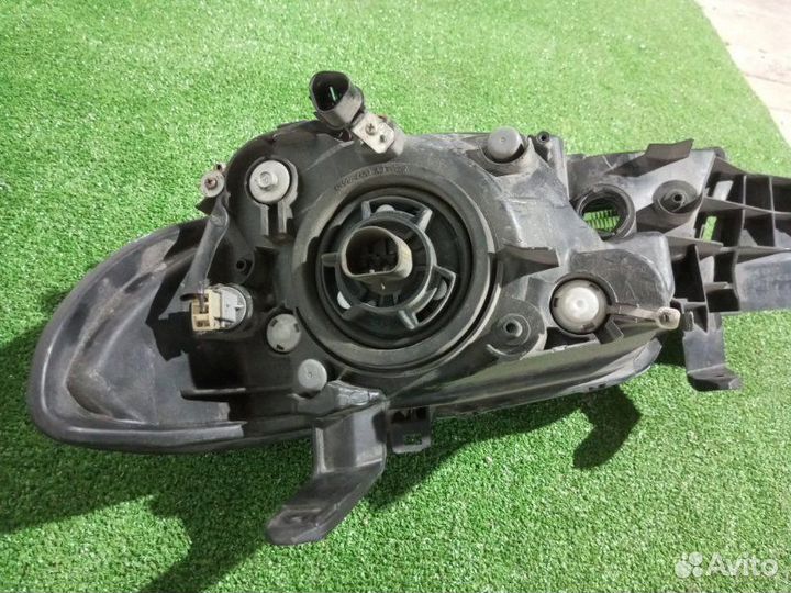 Фара правая Mitsubishi Pajero Io H77W