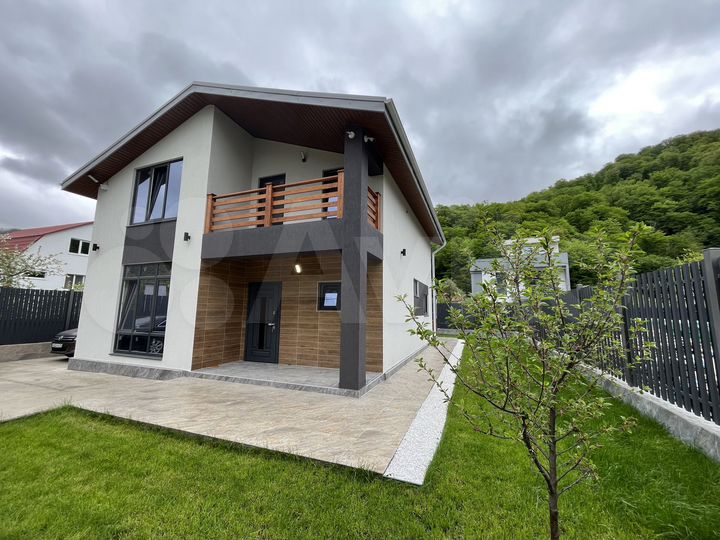 Дом 176,1 м² на участке 4,3 сот.