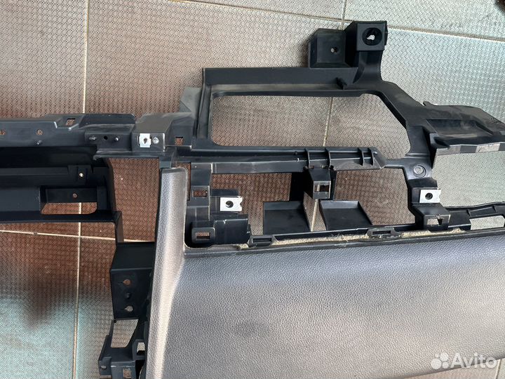 Торпедо Nissan Tiida C11