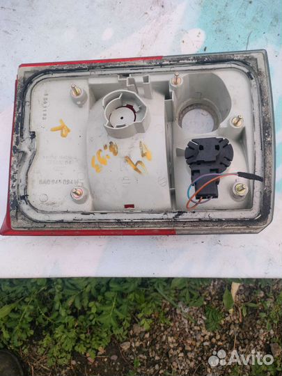 Фонарь крышки багажника правый