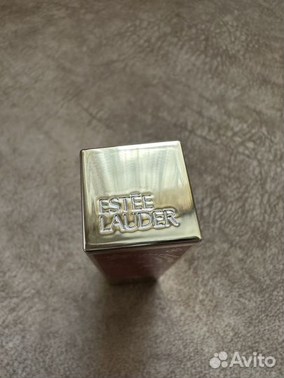 Красная помада Estee Lauder Starlet Red