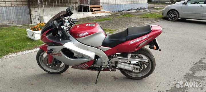 Мотоцикл Yamaha yzf 1000 r