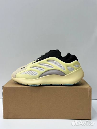 Кроссовки Adidas Originals Yeezy 700 V3