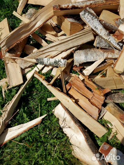 Дрова колотые с укладной в дровник