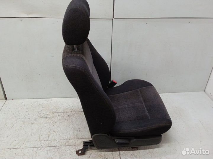 Сиденье переднее правое Subaru Legacy BD/B11/BG/BK