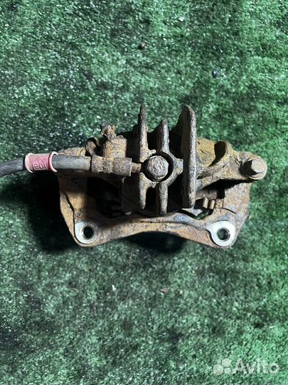 Суппорт передний левый Mitsubishi Space Star