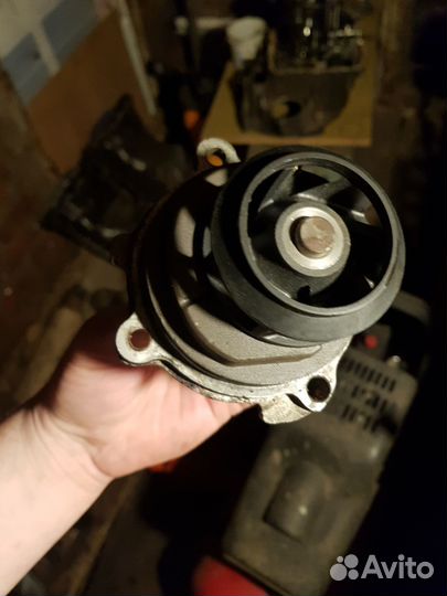 Помпа Volkswagen Passat Б5 1.6 AHL