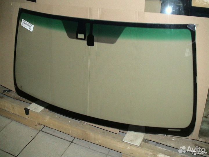 Заднее стекло на Хендай Солярис 2. Установка