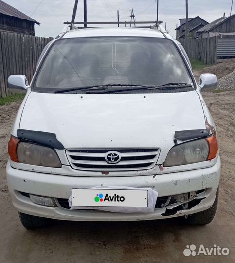 Toyota Ipsum 2.0 AT, 2000, битый, 300 000 км
