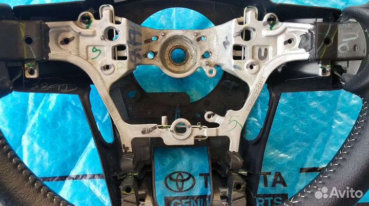 Руль Hilux черный кожаный Оригинал бу 15-20