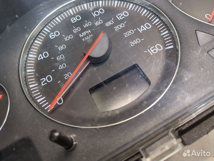 Щиток приборов Volvo XC70, 2004