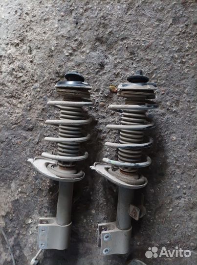 Peugeot 308 амортизатор передний