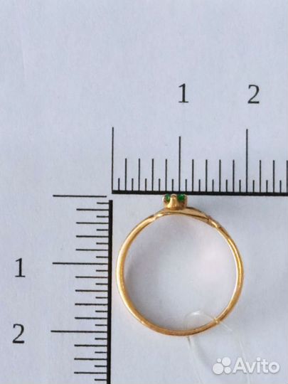 128/Золотое кольцо с изумрудом и бриллиантами