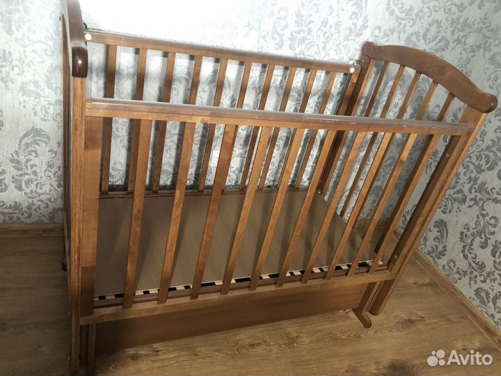 Детская кровать с маятником и ящиком