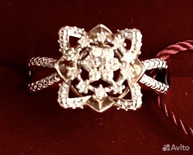 Кольцо с брилливнтами белое золото