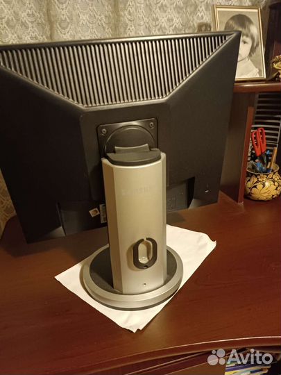 Монитор Samsung ls19hapasq,отдам клавиатуру