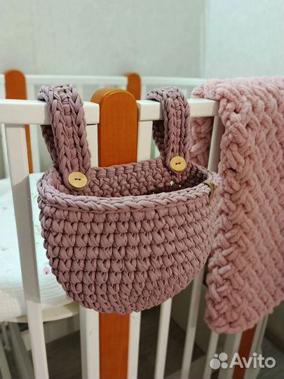 Подвесная корзинка на кроватку