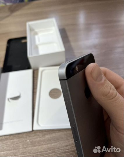 iPhone SE, 16 ГБ