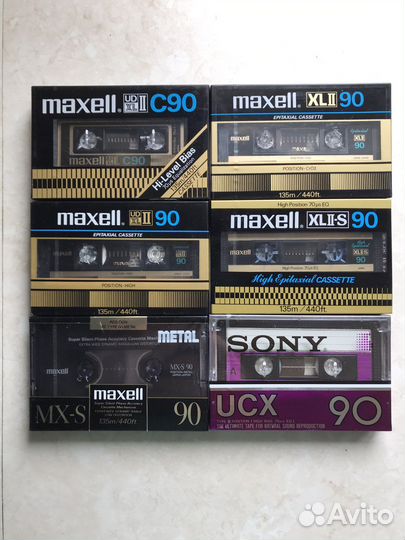Аудиокассеты в упаковке Maxell, Sony, TDK