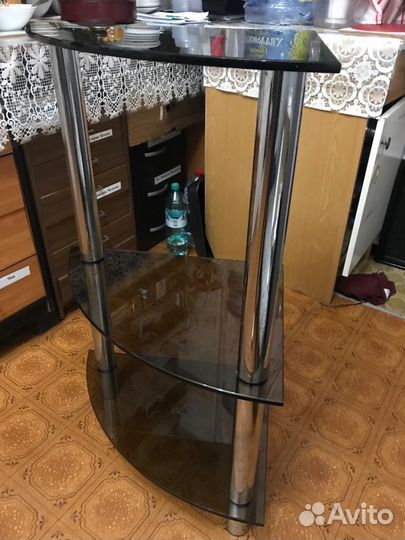 Стеклянная тумба с полками