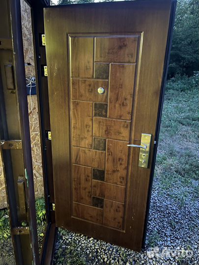 Металлическая дверь бу