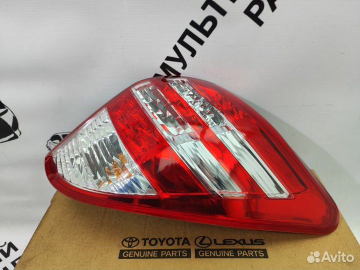 Фонарь задний правый Toyota Rav4 30