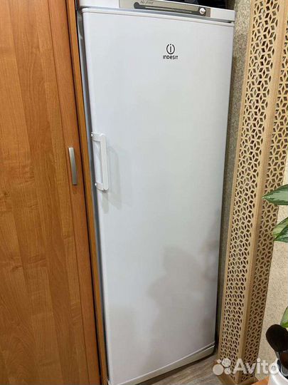 Морозильная камера б/у Indesit 160000р