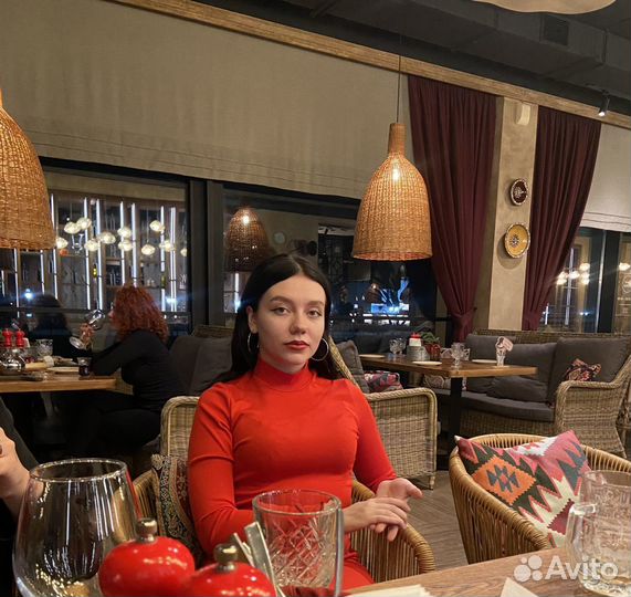 Официант, флорист, продавец