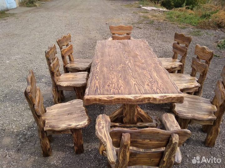 Стол и стулья из массива дерева / Деревянный стол