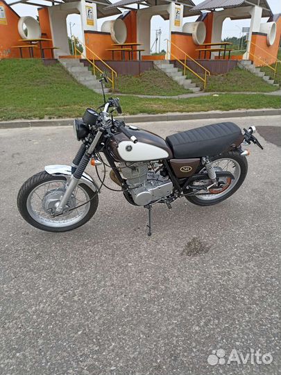 Yamaha SR400