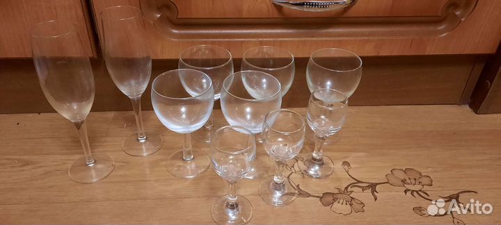 Стеклянные бокалы