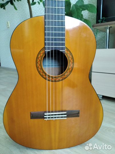 Классическая гитара yamaha