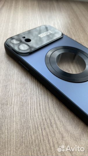 Чехол на iPhone