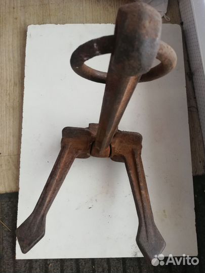 Якорь для лодки