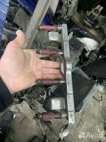 Топливная рампа с форсунками Mazda 3 BK