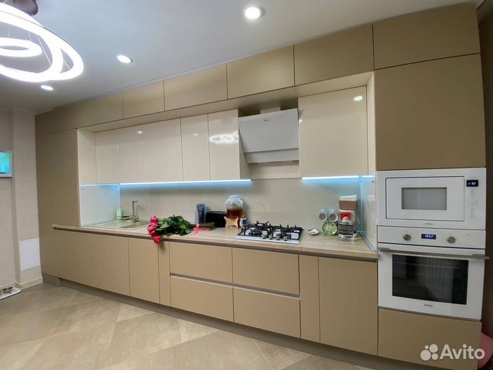 Кухня на заказ с доводчиками в Челябинске