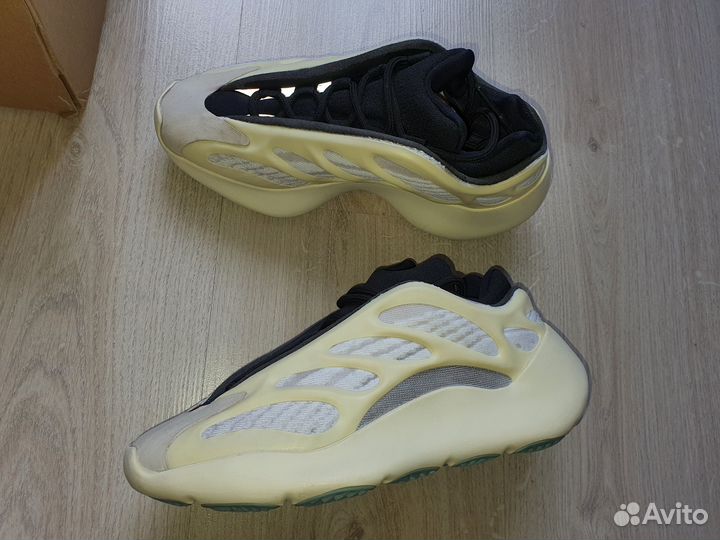 Кроссовки Adidas yeezy boost 700 v3 36 eur