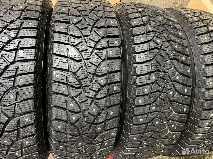 Bridgestone Blizzak Spike-02 SUV 205/70 R15 96T