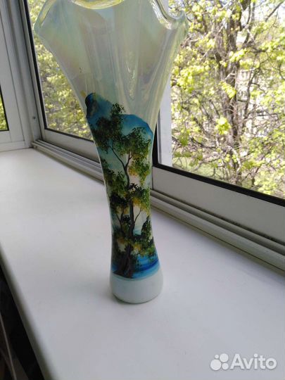 Стеклянная ваза с рисунком ручной работы