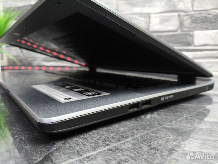 Acer 17.3/i3-4005U/10гб/840М-2гб/SSD-480гб